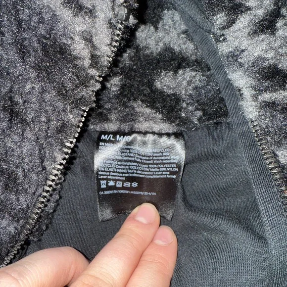 Lululemon Scuba Cropped Fleece Pullover - Picture 2 of 3